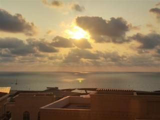 Sunset Town apartment with ocean view, fireworks - 0