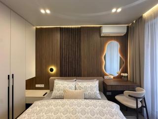 Luxury Apartment with Balcony - 4