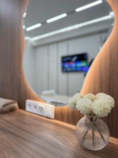 Luxury Apartment with Balcony - 8