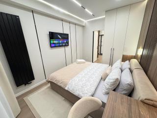 Luxury Apartment with Balcony - 3