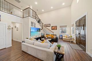 Downtown Access • Fenced Yard • Sleeps 10 - 9