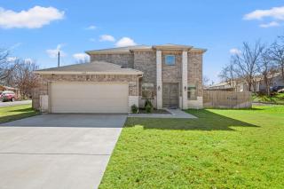 Downtown Access • Fenced Yard • Sleeps 10 - 8