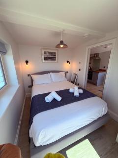 Recently renovated beach shack with a view - 6