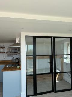 Recently renovated beach shack with a view - 4