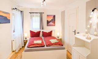 HW13-Urlaubsmagie - für bis zu 10P - Gemeinschaftsgarten mit Sauna & Pool - 3