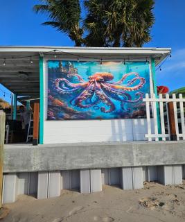 Blue Heron Bridge Hotel and Dive Club - 4