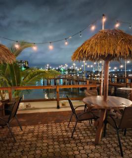 Blue Heron Bridge Hotel and Dive Club - 8