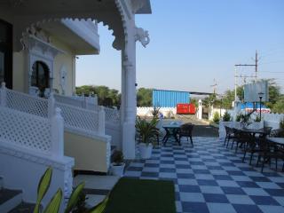 Hotel Vrindavan Palace - 1