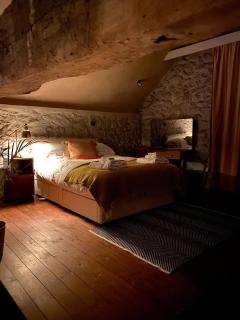 Magical Historic Barn Conversion - 5