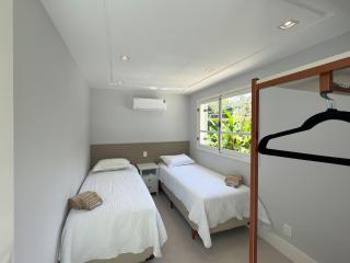 Casa pé na areia, Angra-Portogalo, fino acabamento - 1