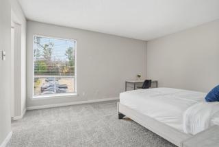 Stylish unit with smart layout & light - 4