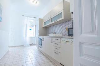 Comfortable 2BR Apt Next to Vienna Vibrant Center - 6