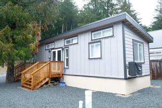 Cozy 2 Bedroom Cabin - 6