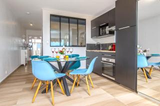 Vue mer port de garavan - 2