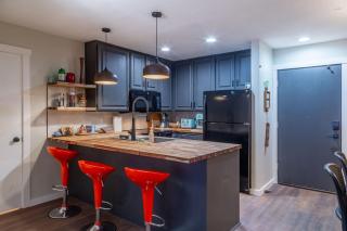 Ski In Canyon Lodge Modern 1 bdrm Pacman and Garage - 0