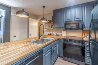 Ski In Canyon Lodge Modern 1 bdrm Pacman and Garage - 9