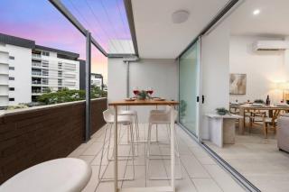 DUNE Designer 2 Bedroom Apartment with River Views & Pool - 7