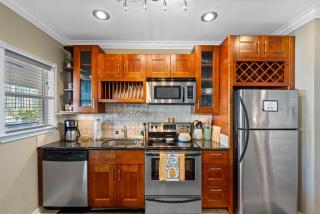 The Hive Walkable Modern DTSP Getaway - 9