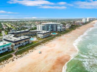 Ground floor Ormond Beach 2/2 condo with oceanview patio and beachfront pool - 5
