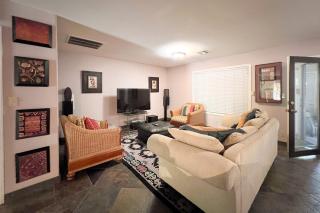 Villa Neon Nights - 3