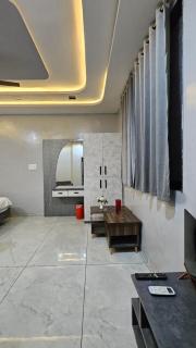 Hotel highway pride - 6