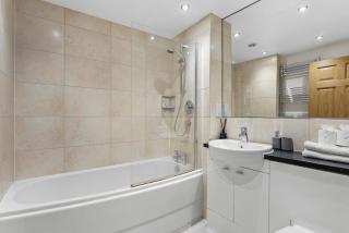 Stylish Roman Bath Abode - The Gatsby - 5