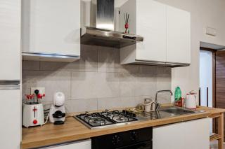 The Window on Piazza Dante In the Historic Center - 1