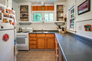 Harbert Cottage with Fire Pit Half Mile to Beach! - Harbert - 3