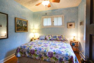 Harbert Cottage with Fire Pit Half Mile to Beach! - Harbert - 1