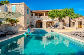 MY DALMATIA - Authentic villa Dumina with private heated pool and sauna - Sukošan - 0