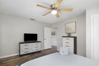 Cheerful residential home with boat launch access - 4