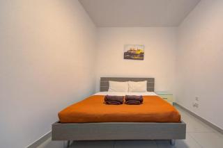 Central, spacious apartment with Sea Views - 5