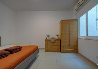 Central, spacious apartment with Sea Views - 2