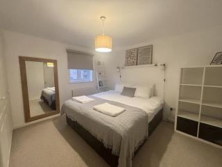 Warfield Charming Three Bedroom House - 2