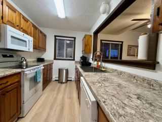 Liquid Lodge: 6BR Multi-Family Hub with 3 Living Areas, Private Hot Tub & Ski Deals - 8