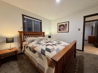 Liquid Lodge: 6BR Multi-Family Hub with 3 Living Areas, Private Hot Tub & Ski Deals - 6