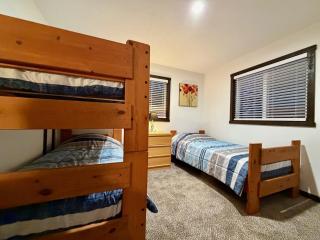 Liquid Lodge: 6BR Multi-Family Hub with 3 Living Areas, Private Hot Tub & Ski Deals - 4