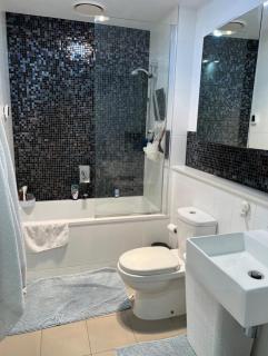 Premium Apartment with 2 Beds 1 Bath - 5