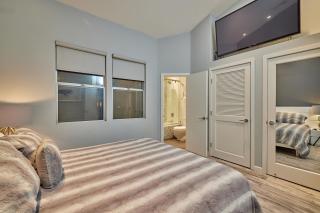 Stunning 4 BR 3 BA Convention Center Gaslamp Petco - 7