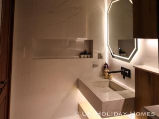 UK Holiday Homes - Luxury 3BR Portion in Bahria Town - 4