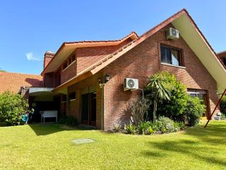 Chalet Saint Tropez - Bright & Spacious 5BR Home - Walk to Imarangatú - 6