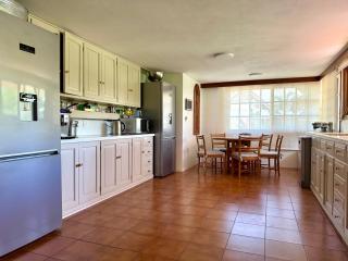 Chalet Saint Tropez - Bright & Spacious 5BR Home - Walk to Imarangatú - 1