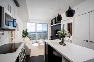 Elegant Sunset Lake View Suite with Parking - 5