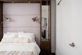 Elegant Sunset Lake View Suite with Parking - 1