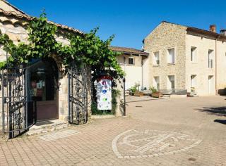 spacious cottage with hot tub - 8