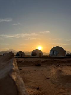 Madonna Rum camp bubbles & Jeep tours - 4