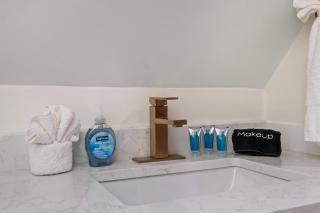 Cozy Home near Downtown - Close to Nulu - Sleeps 6 - 7