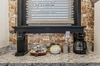 Cozy Home near Downtown - Close to Nulu - Sleeps 6 - 5