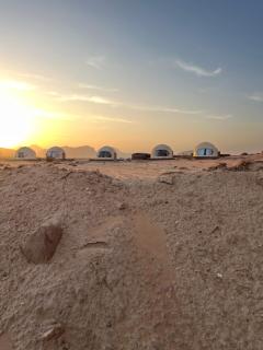 Madonna Rum camp bubbles & Jeep tours - 9