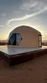 Madonna Rum camp bubbles & Jeep tours - 6